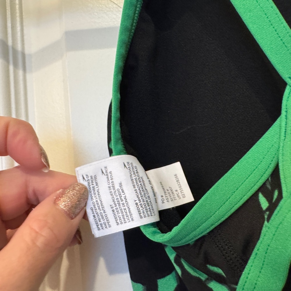 Speedo Endurance  size 2  (28) green and black competitive swimming one piece - Picture 6 of 8